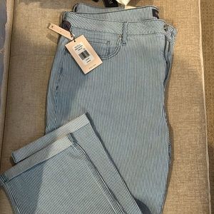 Cropped stripped pants